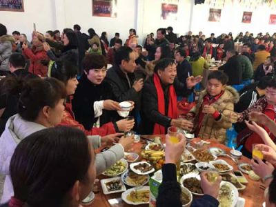 会餐表演
